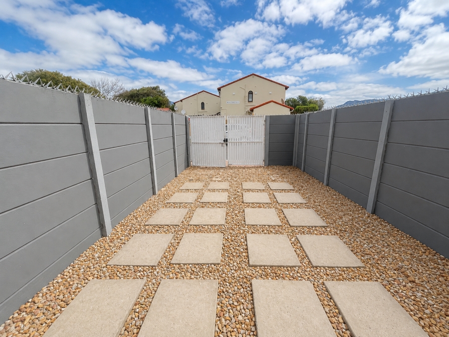 2 Bedroom Property for Sale in Heathfield Western Cape